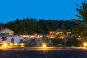 Пансион Farkasverem Vendégház