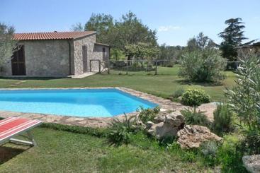 דירות לתיירים Funghi 1