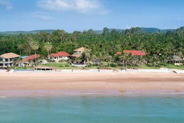 Hotel Bansaithong Beach Resort