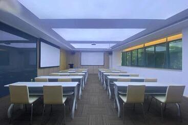 Vienna Hotel - Shanghai Nternational Cruise Terminal Branch