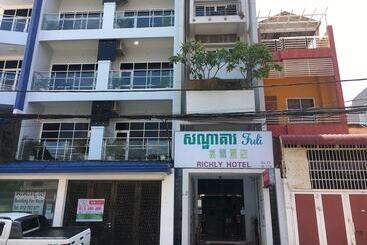 Richly Boutique Hotel & Hostel