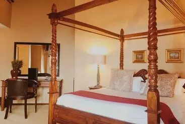 Пансион Coral Tree Inn