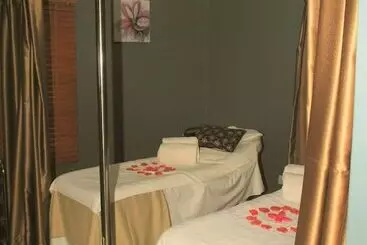 هتل Morning Side Suites Etim Inyang