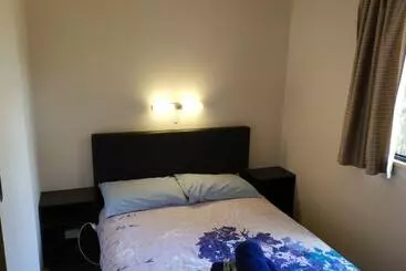 Отель Glamping At Zeehan Bush Camp