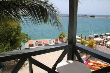 آپارتمان Coral Reef Beach