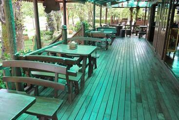 酒店 Baan Baitan Resort