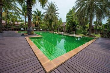 בית מלון כפרי Baan Baitan Resort