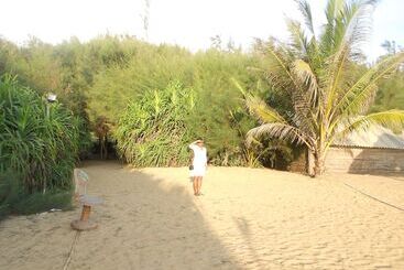 בית מלון כפרי Shanith Guesthouse Negombo