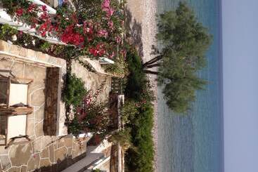 ツーリストアパートメント Villa Glaros