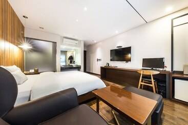 F Hotel Yeongdeungpo