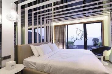 Royal Hotel Group  Central Park Branch