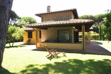 관광객 아파트 Ville Di Villa Biserno