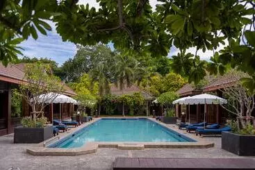 هتل Rose Bay Resort