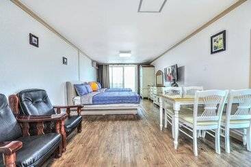 Sokcho Esher House Pension