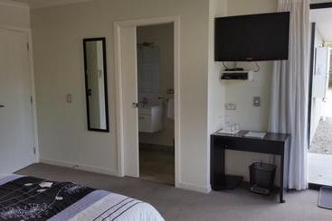 Bed and Breakfast Wanaka Alpine Lodge