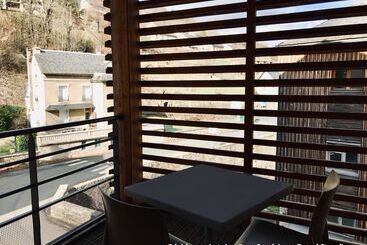 آپارتمان Coin D Aubrac Hôtel Restaurant Spa De Luxe