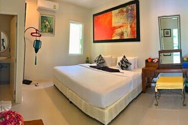 Lomakeskus Grand Bleu Ocean View Pool Suite