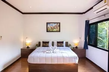 Villa-majoitus Bang Po Garden