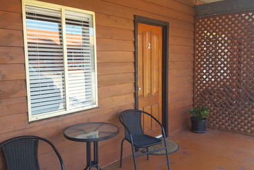 모텔 Bronco Motor Inn