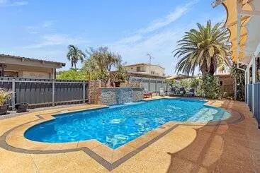 فندق على الطريق Point Samson Resort