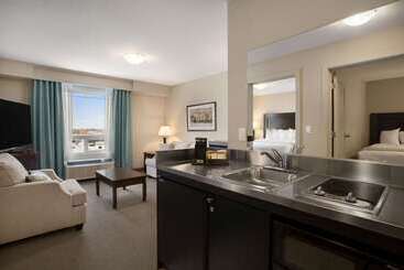 فندق Ramada By Wyndham Emerald Park/regina East