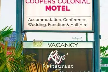 Coopers Colonial Motel