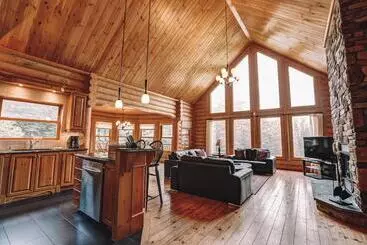 Hus Fiddler Lake Resort