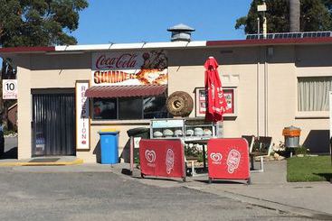 Отель Hillcrest Tourist Park Cabin