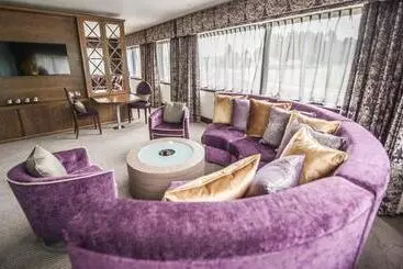 Parklands Hotel & Country Club