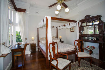 פנסיון Danum House Bed & Breakfast