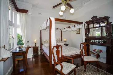 پانسیون Danum House Bed & Breakfast