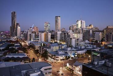 Отель The Johnson Brisbane Art Series