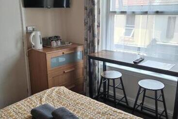 Bed and Breakfast Elm Tree Guest House