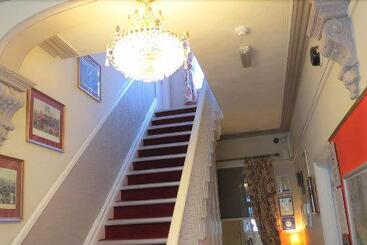 پانسیون Hunters Lodge Guest House