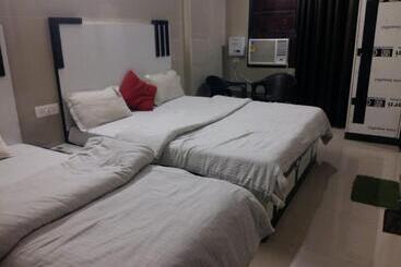 Hotell Shiva Haridwar   Nearby Bus And Railway Station