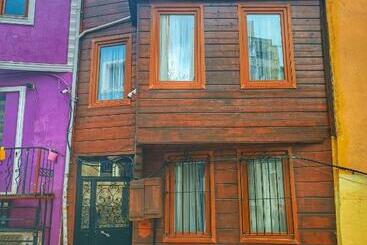 Taksim History Wooden Hostel