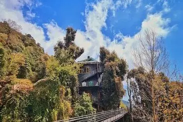 Edm Hostel