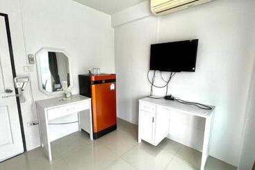 Pensió Ban Rim Lay Bangsaen Hotel