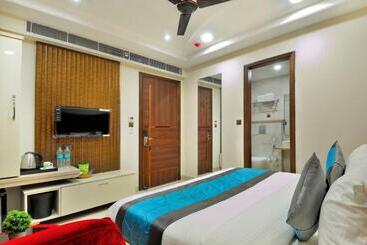 Hotel Delhi Fab Best Budget Couple
