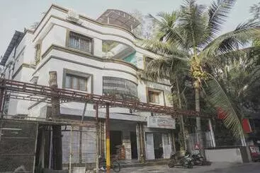 Hotel Super Townhouse The Upper Room Near Pune Airport