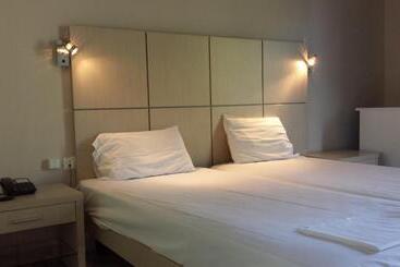 בית מלון כפרי Avaton