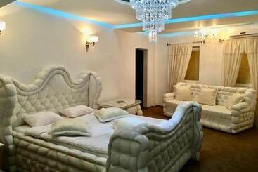 هتل Bali Colosseum