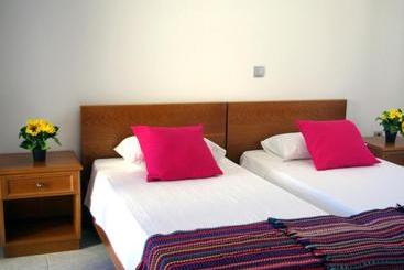 בית מלון כפרי Monolithos Village