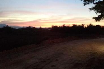 בית מלון כפרי Rueang Sri Si Ri