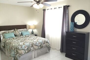 汽车旅馆 Hollywood By The Sea