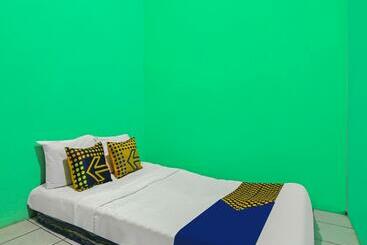 Hotel Spot On 92610 Barokah Kostel Syariah