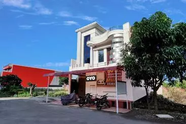 Hotel Oyo Flagship 81377  Redstone