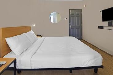 Hotel Super Collection O Omr Perungudi