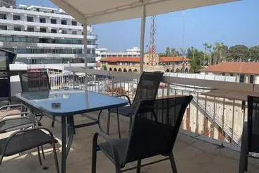 Unique City Hostel 100 Meters From Beach