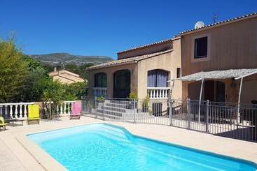 Bed and Breakfast La Châteaude